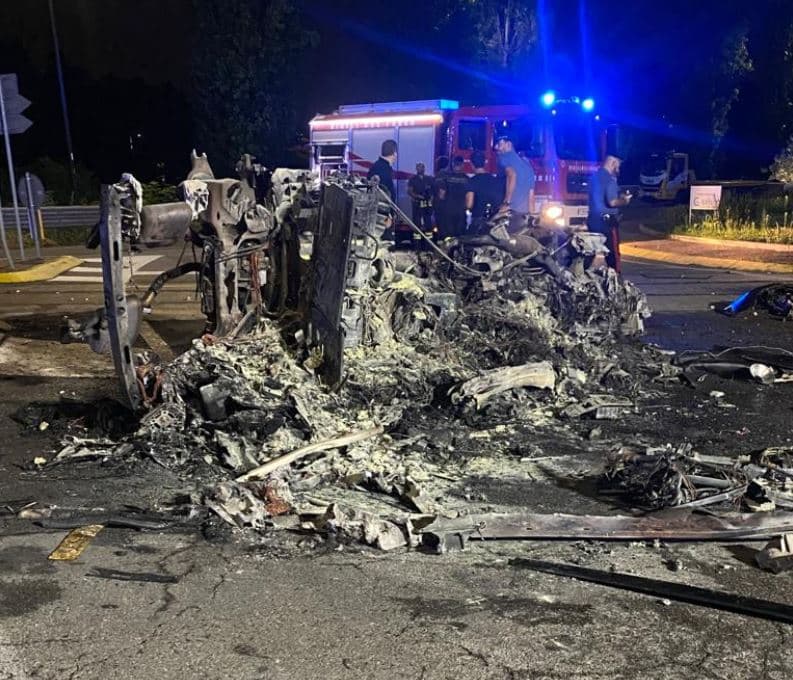 Range Rover del nga rruga dhe përfundon në flakë, humb jetën i riu shqiptar në Itali
