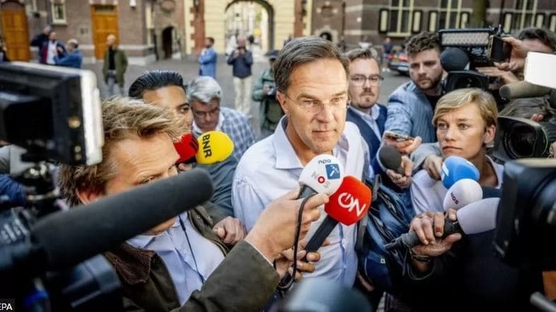 Mosmarrëveshjet mbi politikat e emigracionit rrëzojnë qeverinë në Holandë