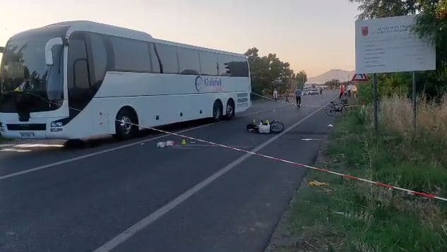 U përplasën nga autobusi, vdes çifti i bashkëshortëve në Shkodër