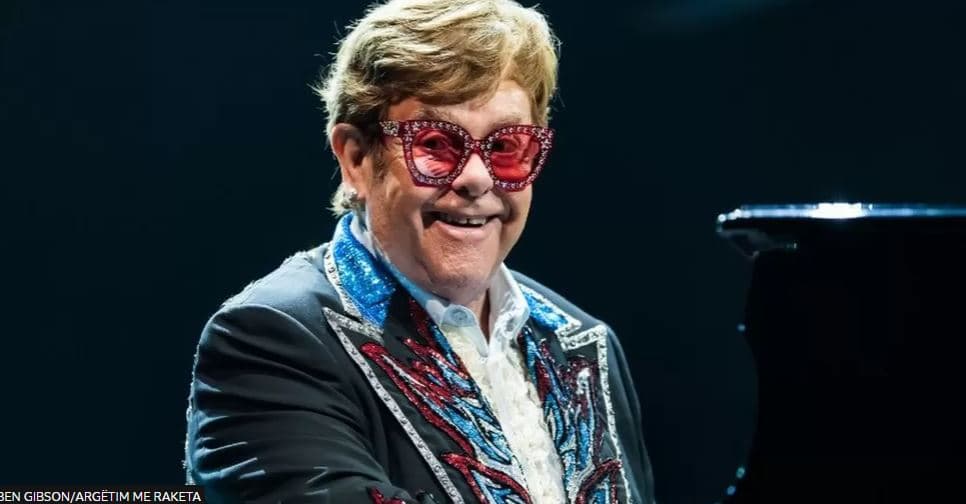 Elton John përfundon turneun e lamtumirës pas 52 vitesh në muzikë