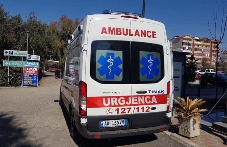 Tiranë, 33-vjeçarja gjendet pa shenja jete në banesë nga bashkëshorti