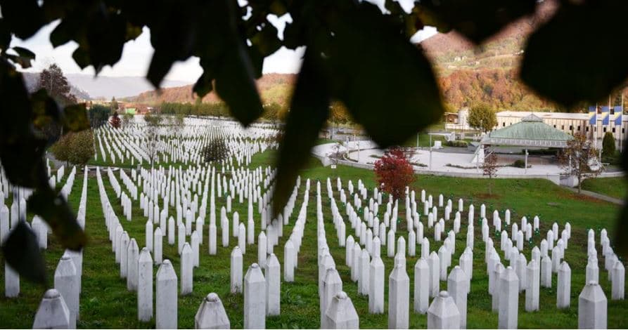       28 vjet nga Masakra e Srebrenicës, aty ku dështoi Perëndimi