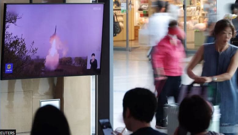 Koreja e Veriut lëshon raketa balistike drejt Japonisë