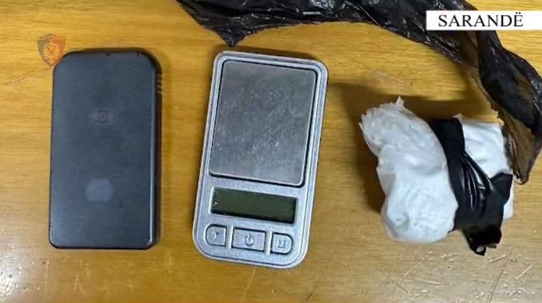 Me kokainë dhe armë, arrestohen dy persona në Sarandë