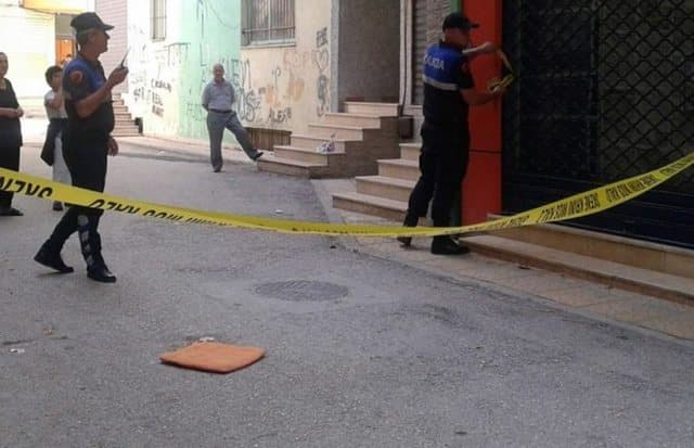 Një grua në Berat i jep fund jetës, hidhet nga kati i tretë i pallatit