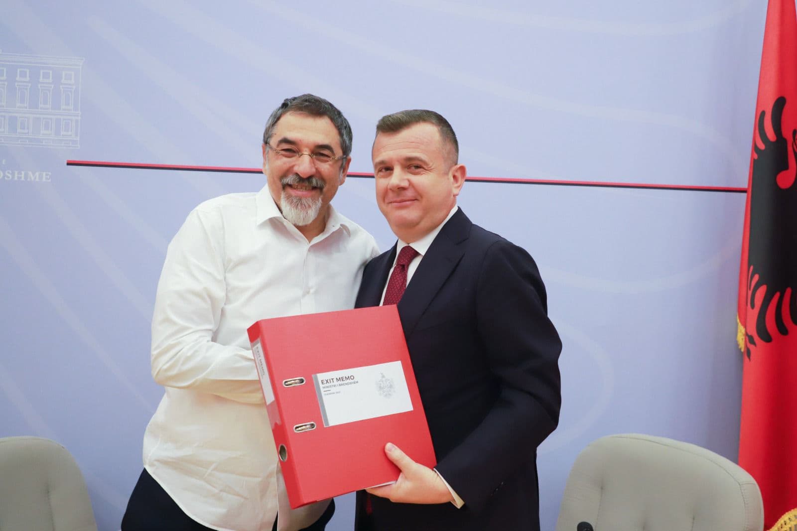 Bledi Çuçi i kalon stafetën e ministrisë Taulant Ballës