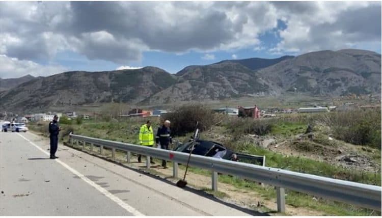 Humb kontrollin e mjetit dhe del nga rruga, dy të plagosur në Mallakastër
