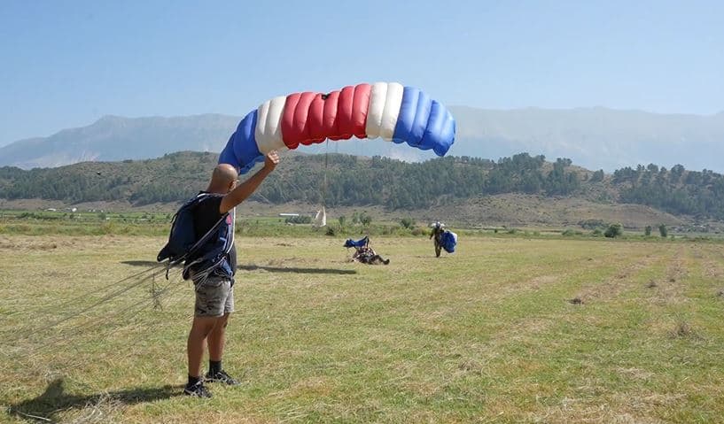  Sky Diving Albania spektakël në qiell, mbi 50 pilot italian hidhen nga lartësia mbi 4200 m