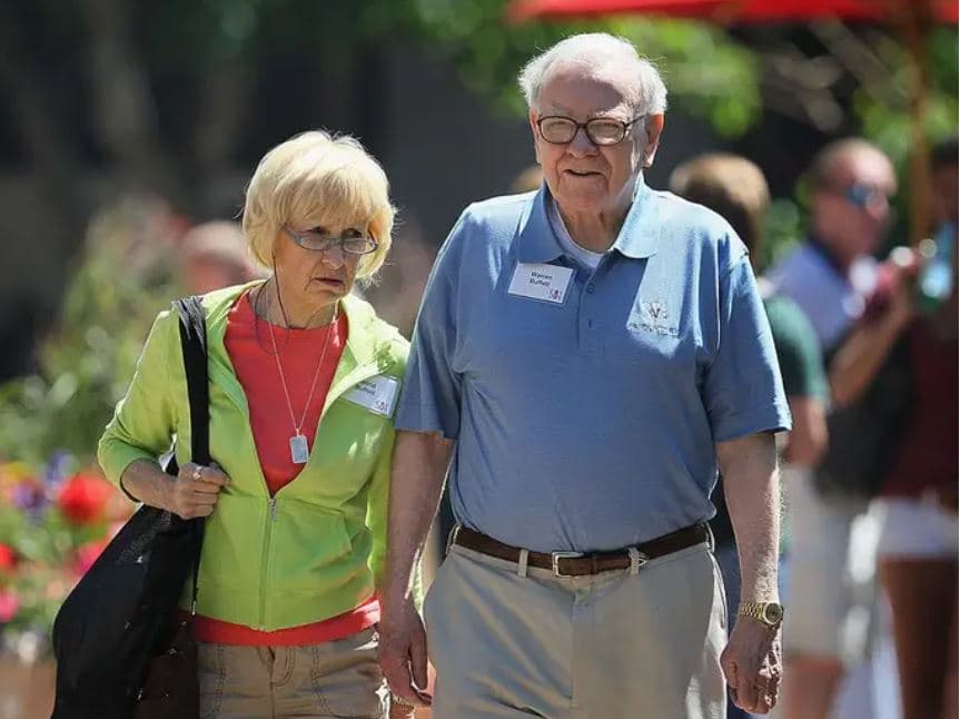 Gruaja e Warren Buffett, ankohet për çmimin e një filxhan kafeje në 'kampin veror për miliarderët' në Sun Valley