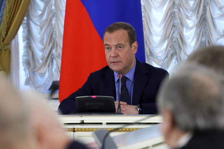 Medvedev: Të shkatërrohen terroristët me metoda çnjerëzore