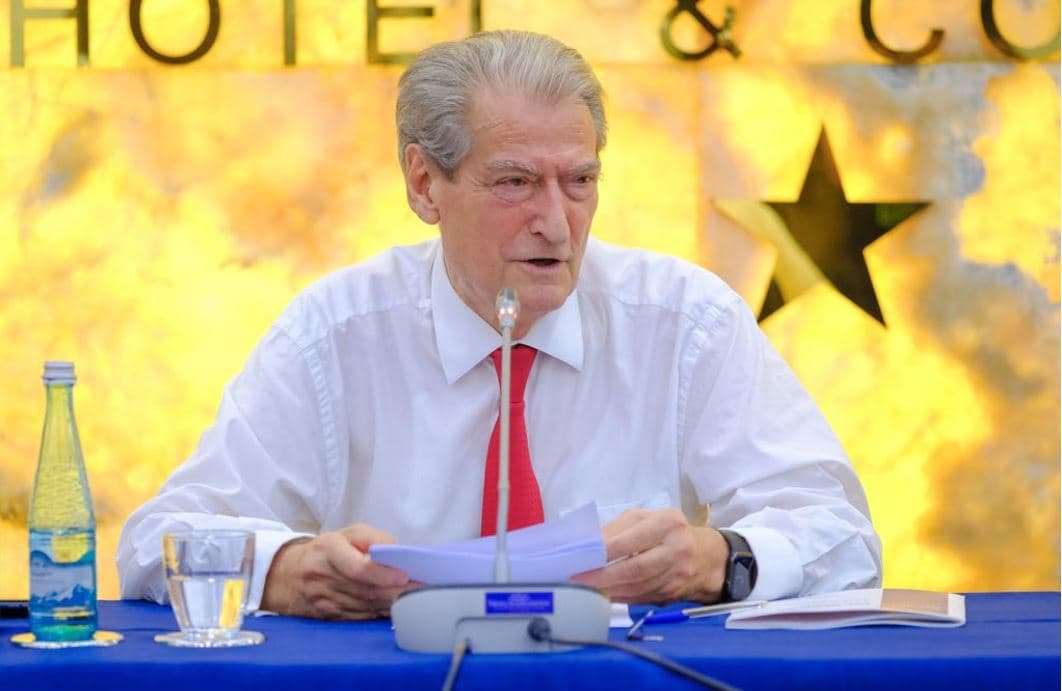 Non grata nga Britania/ Berisha: U bazua mbi shpifjet e ambasadorit. Rama dhe Soros kërkojnë asgjësimin e opozitës 