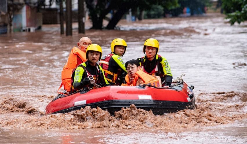 Nga i nxehti ekstrem tek reshjet masive, Azia ‘përkulet’ nga kriza klimatike