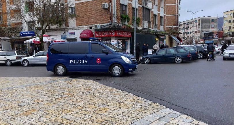 Theu masën e sigurisë "Arrest në shtëpi", vihet në pranga 28-vjeçari në Shkodër