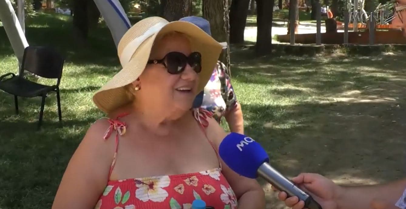 Mjekë në terren për temperaturat e larta / Qytetarët, probleme nga vapa, tensioni dhe diabeti (VIDEO)