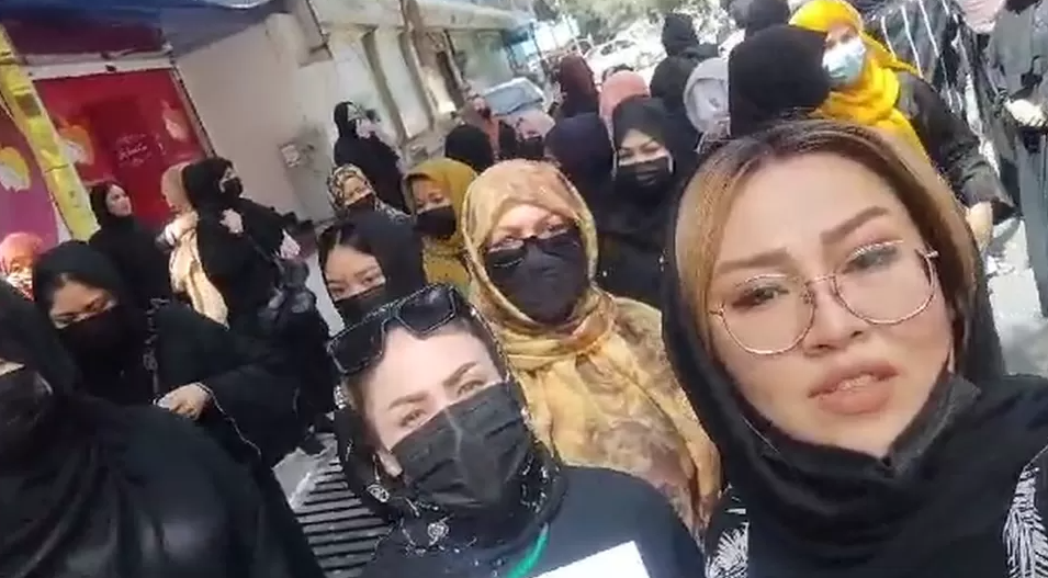 Afganistan, gratë protestojnë kundër mbylljes së salloneve të bukurisë