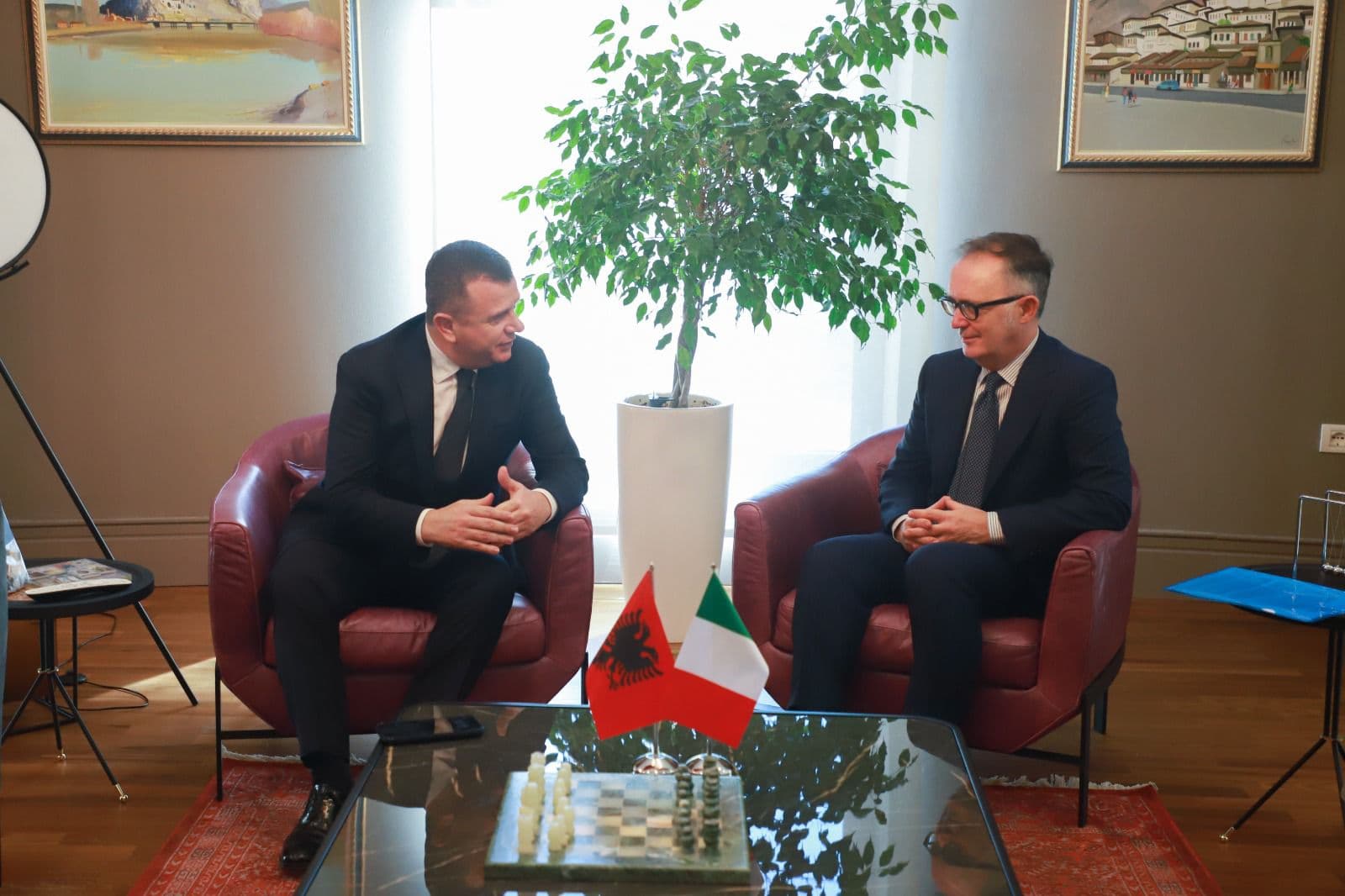 Balla takon ambasadorin italian: Bashkëpunim të ngushtë me strukturat ligjzbatuese italiane