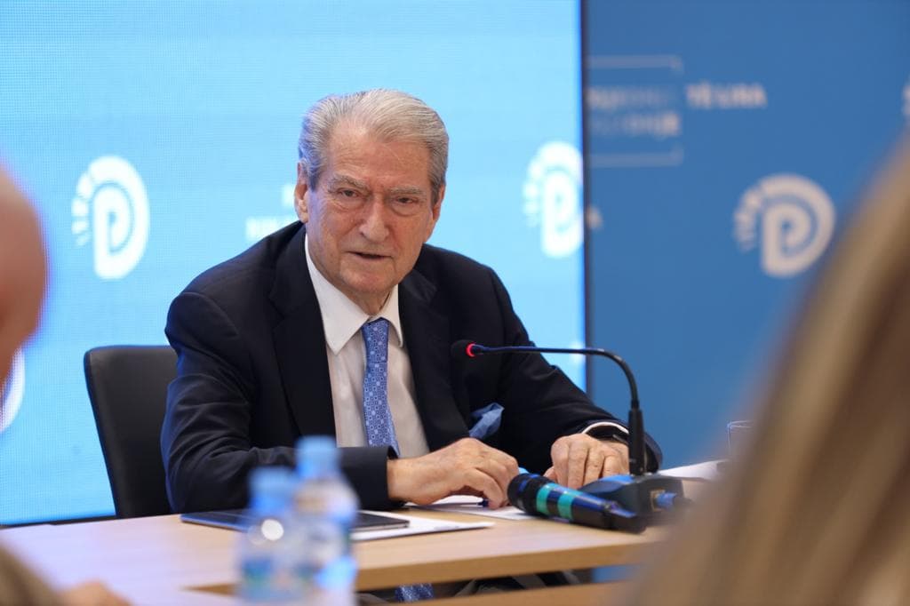 Pezullimi i fondeve të bujqësisë nga BE/ Berisha: Të hetohen projektet e infrastrukturës