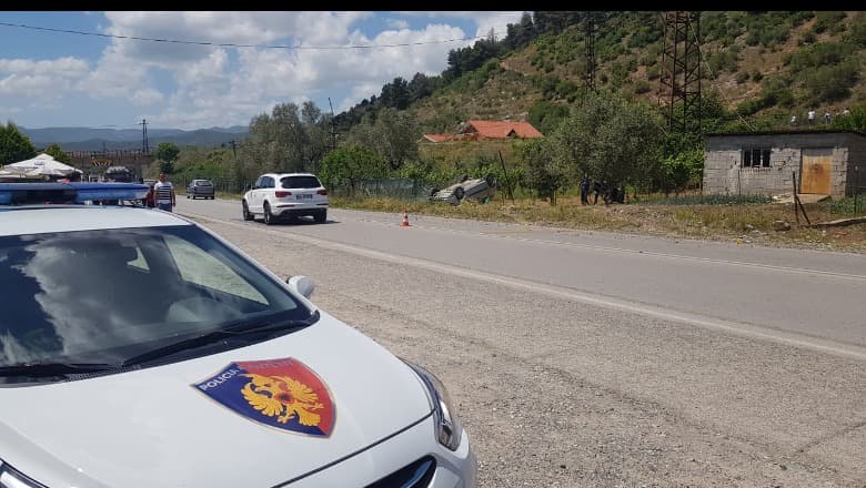 Përplasen dy makina në Elbasan-Cërrik, dy të plagosur