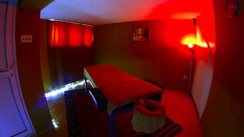 Prostitucion në qendrën e masazheve në Tiranë, një e arrestuar dhe një në kërkim
