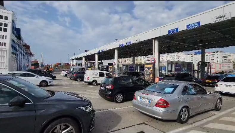 Fluks pasagjerësh në portin e Durrësit