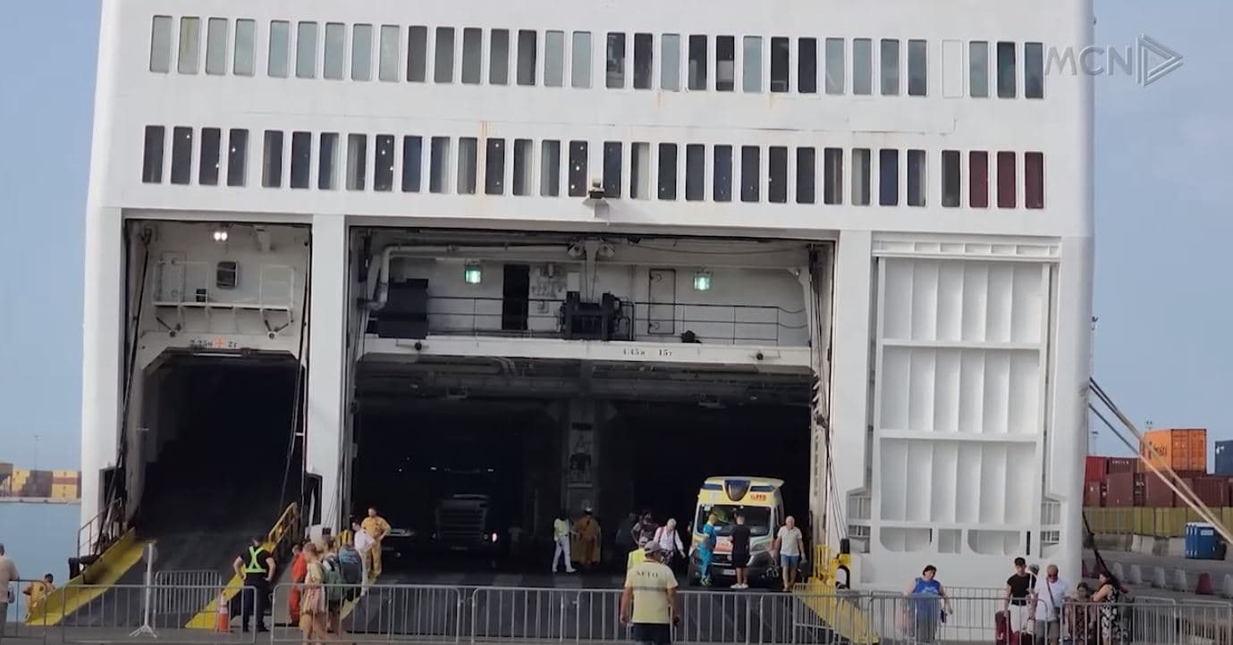 Fluks udhëtarësh në portin e Durrësit/ Sezoni turistik, shtohen lundrimet me tragetet Durrës-Bari (VIDEO)