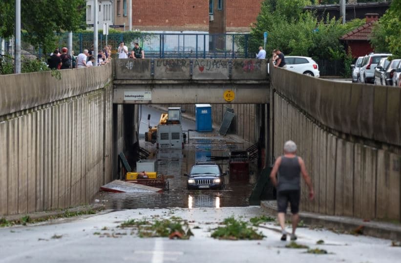 5 të vdekur nga stuhia që goditi Ballkanin 