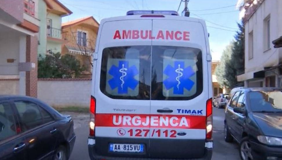 Tiranë/ Makina përplas 60-vjeçaren tek vijat e bardha