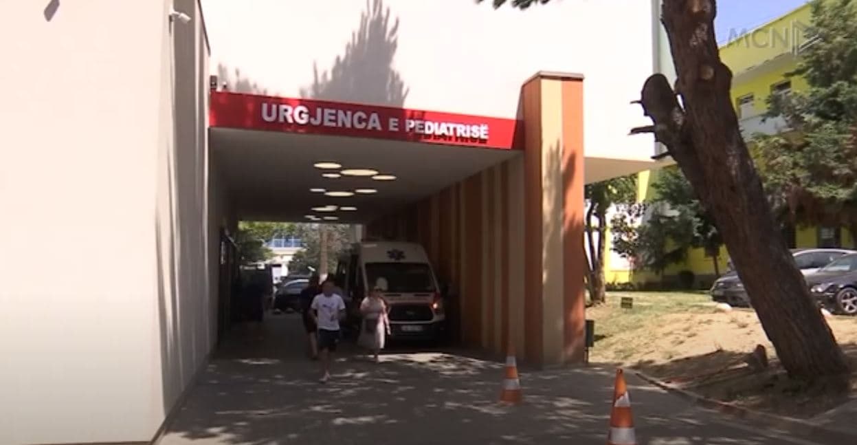 I nxehti mbush pediatrinë/ Mbi 150 urgjenca në ditë, fëmijët me virozë dhe alergji (VIDEO)