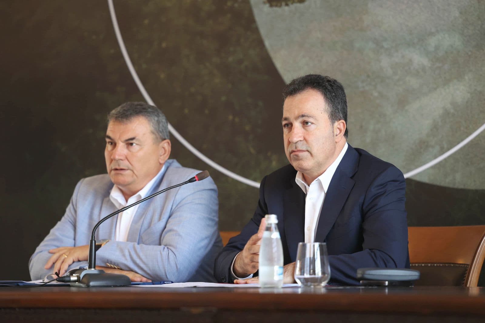 Zjarret, Peleshi me prefektët e kryetarët e bashkive: Dy vatra shumë kritike 
