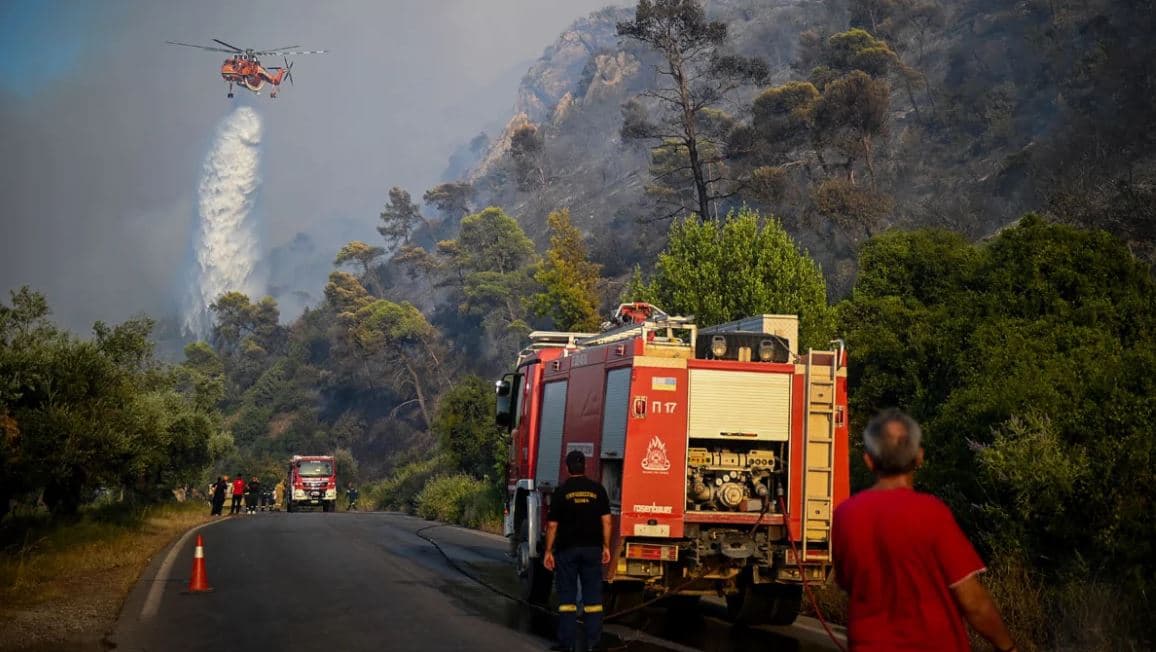 Greqia nën pushtetin e zjarreve, situatë kritike në Rodos, Korfuz dhe Karystos (VIDEO)