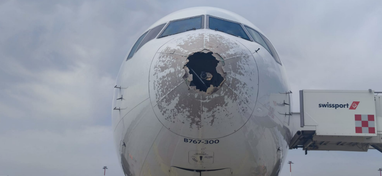 Breshri dëmton avionin e nisur për në New York, bën ulje të detyruar