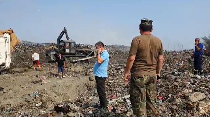 Vijon zjarri në fushën e grumbullimit të mbeturinave në Vlorë