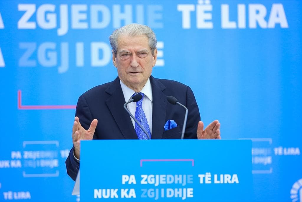 Berisha: Asambleja e PS u mbyll nën flakët e djegësave! Gjiknuri u flak si Ahmetaj