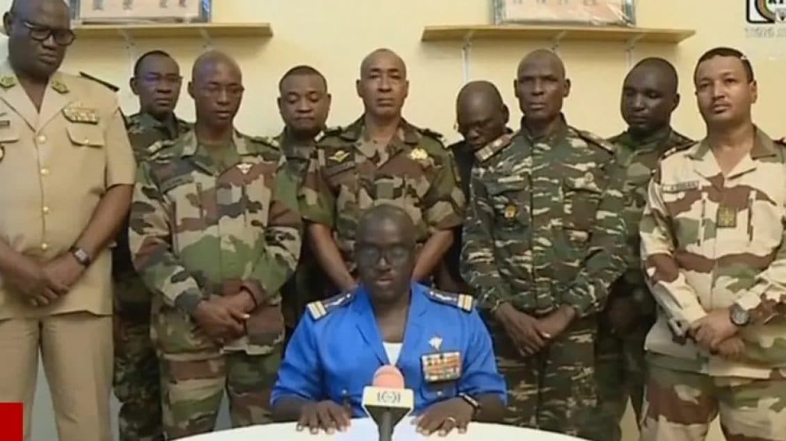 Ushtarët e Nigerit deklarojnë grusht shteti në TV kombëtar