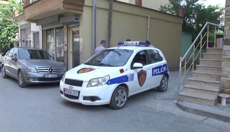 Gjirokastër/ Krijuan skema mashtrimi me qëllim përfitimin nëpërmjet rimbursimit të TVSH-së, arrestohen 2 persona, shpallen në kërkim 3 italianë