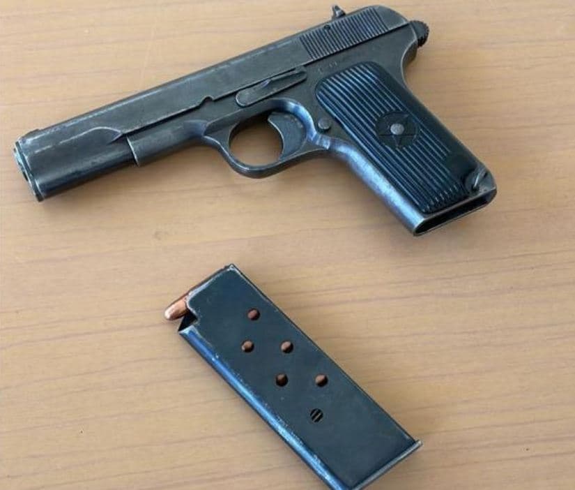 Lëvizte me pistoletë dhe në gjendje të dehur, arrestohet 75-vjeçari 