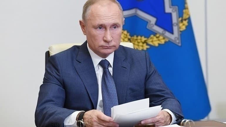 Putin i dhuroi një helikopter Presidentit të Zimbabvesë