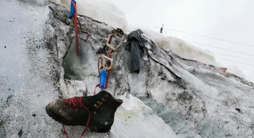 Shkrirja e akullit zbulon mbetjet e një alpinisti të humbur në akullnajë 37 vjet më parë