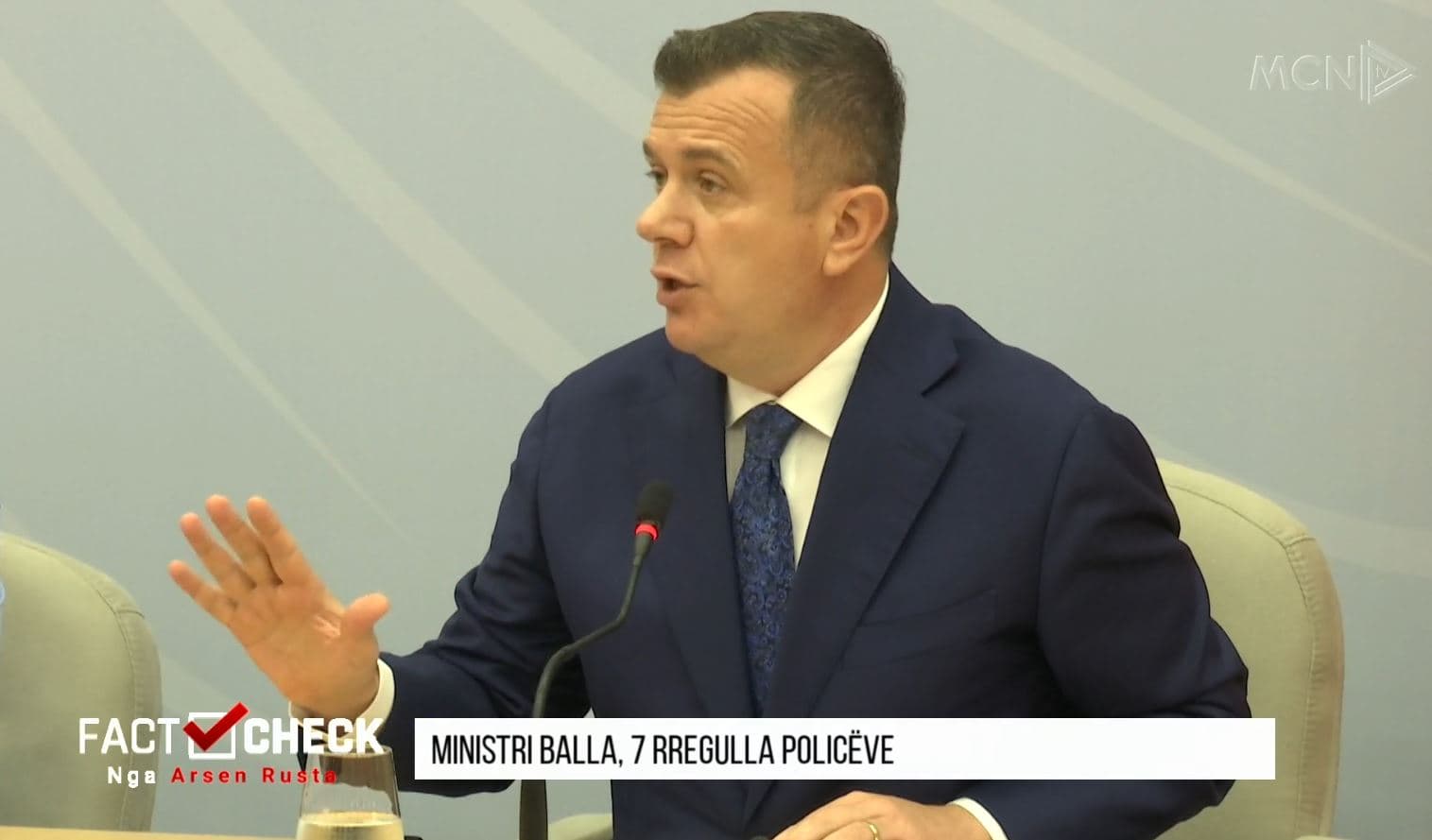 Ministri Balla 7 rregulla policisë/ FactCheck zbardh Kodin e Etikës vendosur në hyrje të komisariateve (VIDEO)