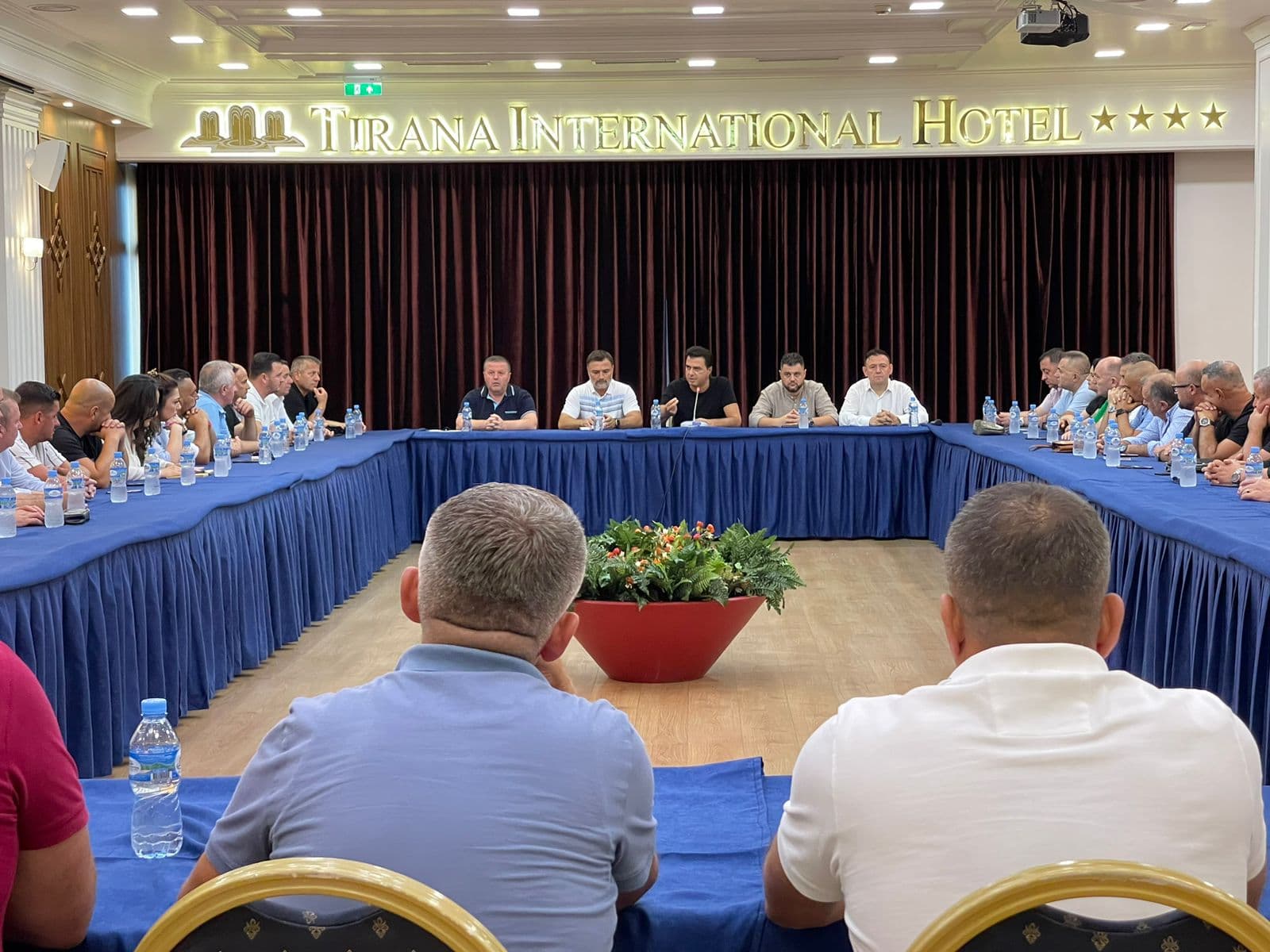Mbledhja e parë si kryetar i zgjedhur i PD/ Basha mbledh kolegjin e Kryetarëve, i falënderon për procesin zgjedhor