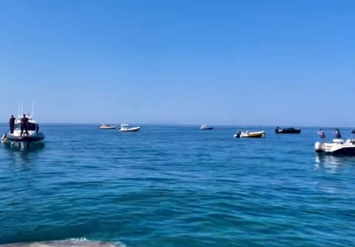 Bllokohen 14 mjetet lundruese nga Ksamili në Vlorë, gjobiten drejtuesit