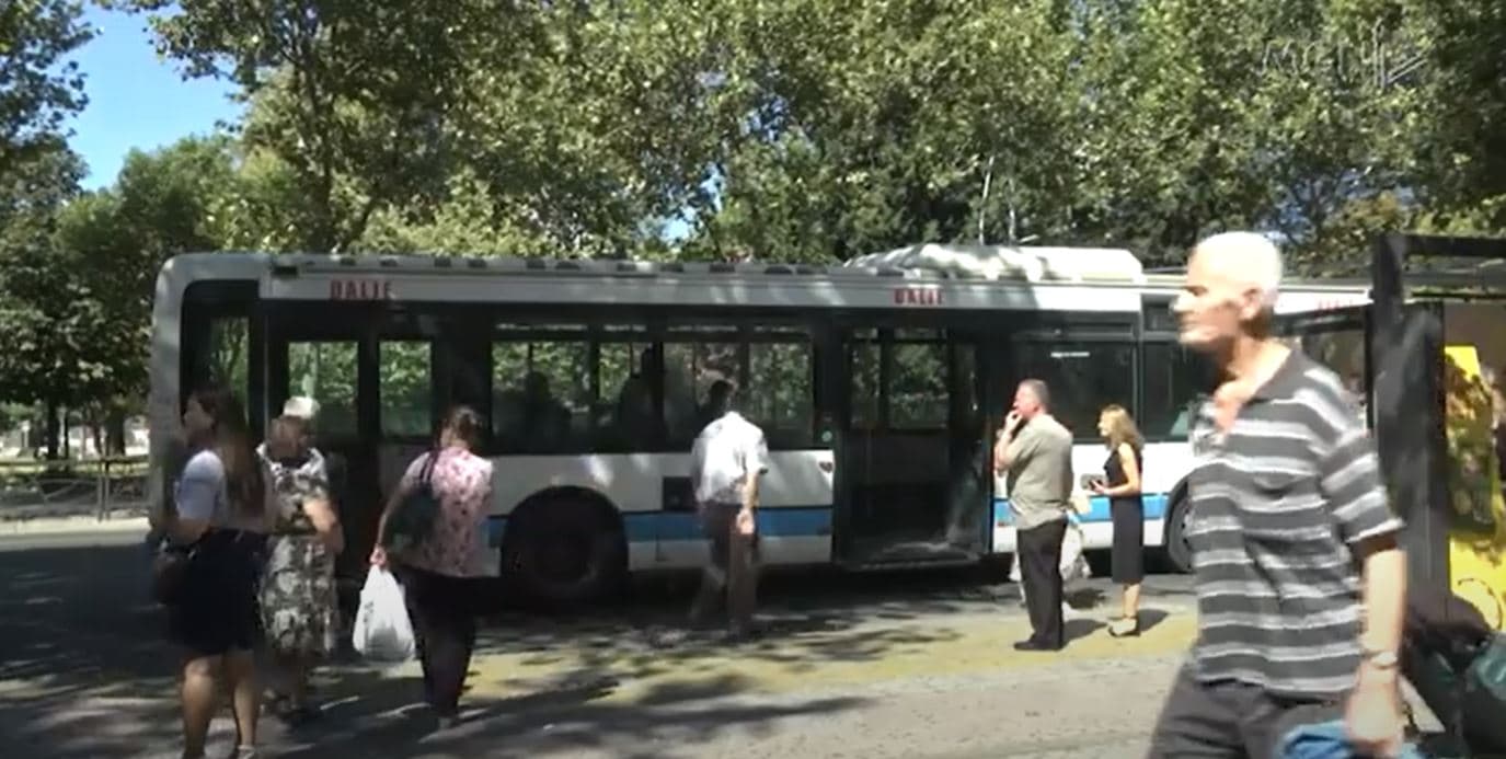 Përgjysmohet flota e urbanëve/ Veliaj kërcënon operatorët: Do t’ju heqim licencën!  (VIDEO)