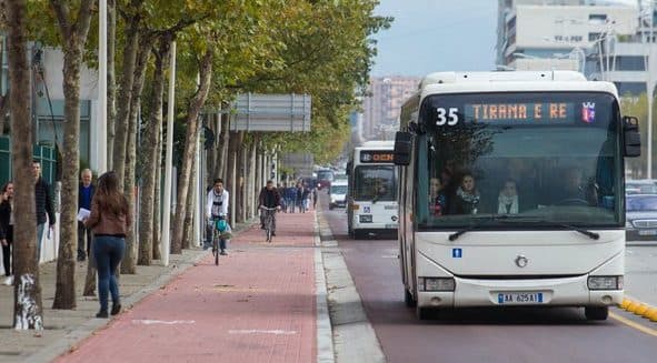 Nga sot reduktohen linjat e transportit publik në Tiranë