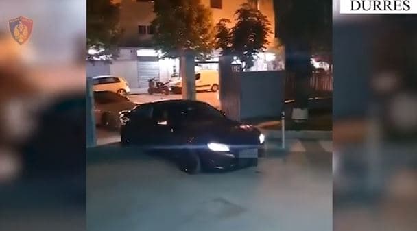 Bënë gara shpejtësie me automjete  pa dokumente, gjobiten 3 shoferë