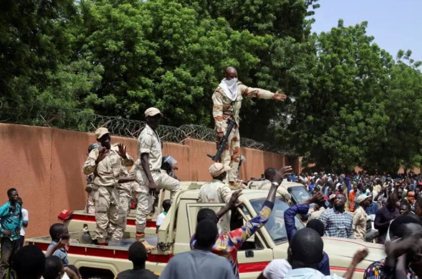 Sulmi ndaj ambasadës/ Franca do të nisë evakuimin e shtetasve të saj në Niger 