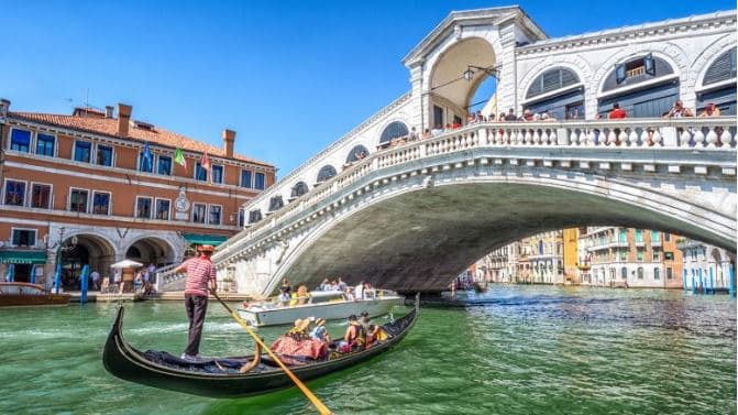 UNESCO rekomandon vendosjen e Venecias në listën e vendeve të trashëgimisë botërore në rrezik