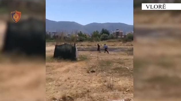 U kap në flagrancë duke ndezur zjarrin, arrestohet 26-vjeçari në Radhimë, gjatë kontrollit iu gjet dhe kanabis 