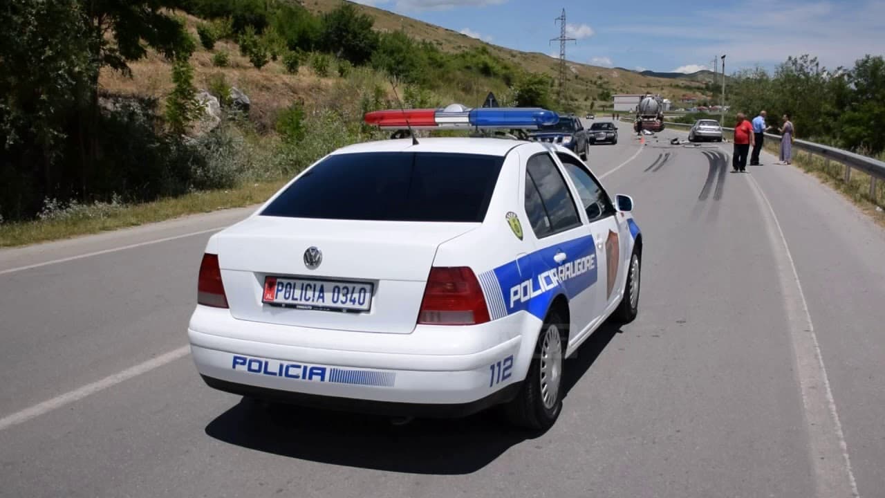 Të dehur në timon përfshihen në aksident, arrestohen tre drejtuesit në Korçë