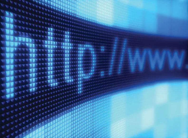 Kina u ndalon internetin gjatë natës të rinjve nën 18 vjeç 