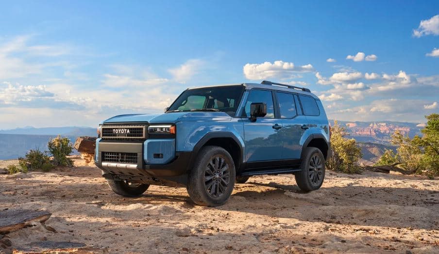 Toyota Land Cruiser rikthehet me një dizajn të ri të stilit retro 